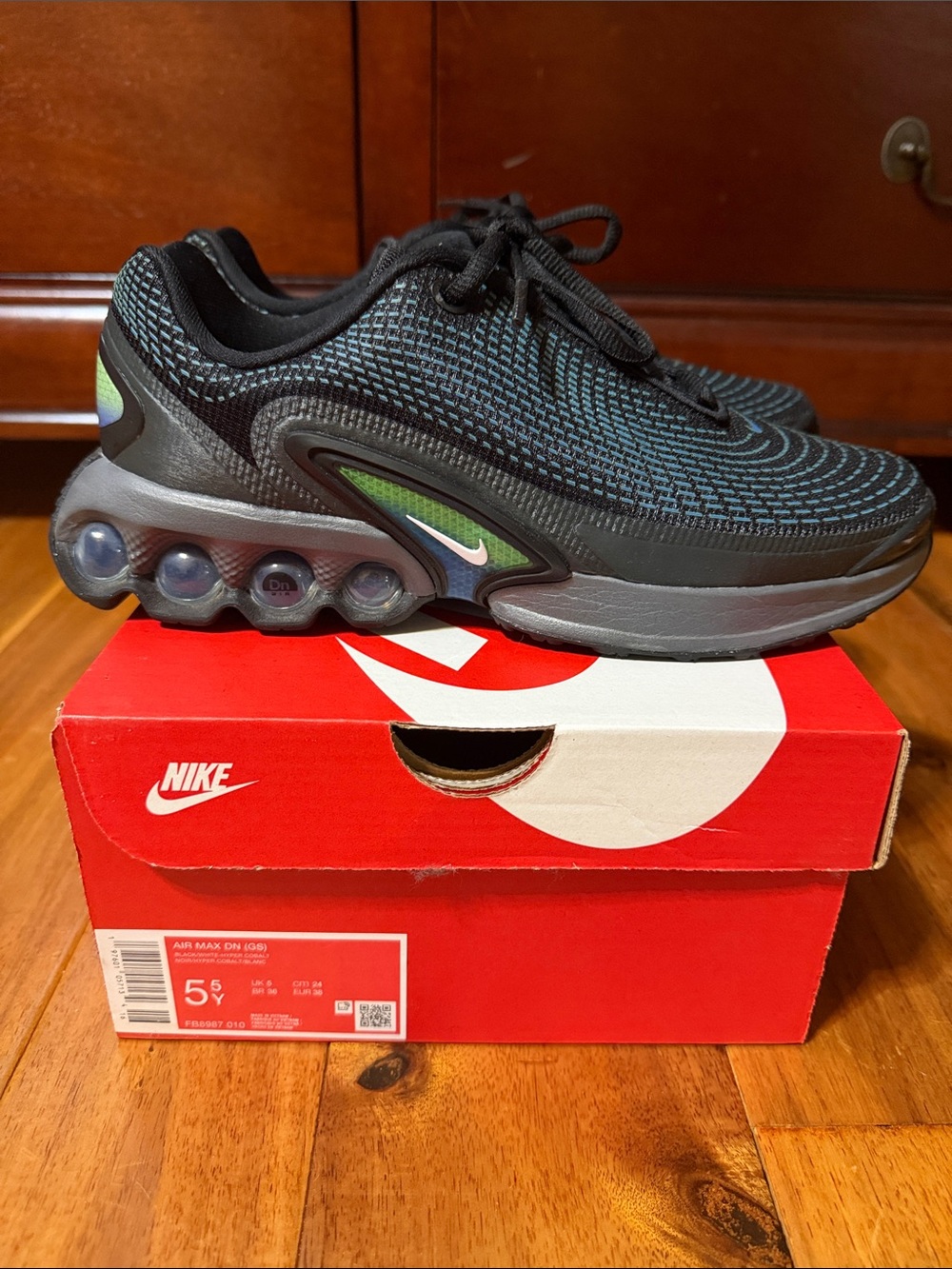 Nike Air Max DN Kids sz 5.5 Black & Teal